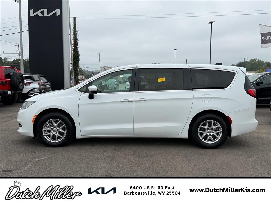 2023 Chrysler Voyager LX