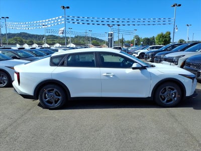 2026 Kia K4 LXS