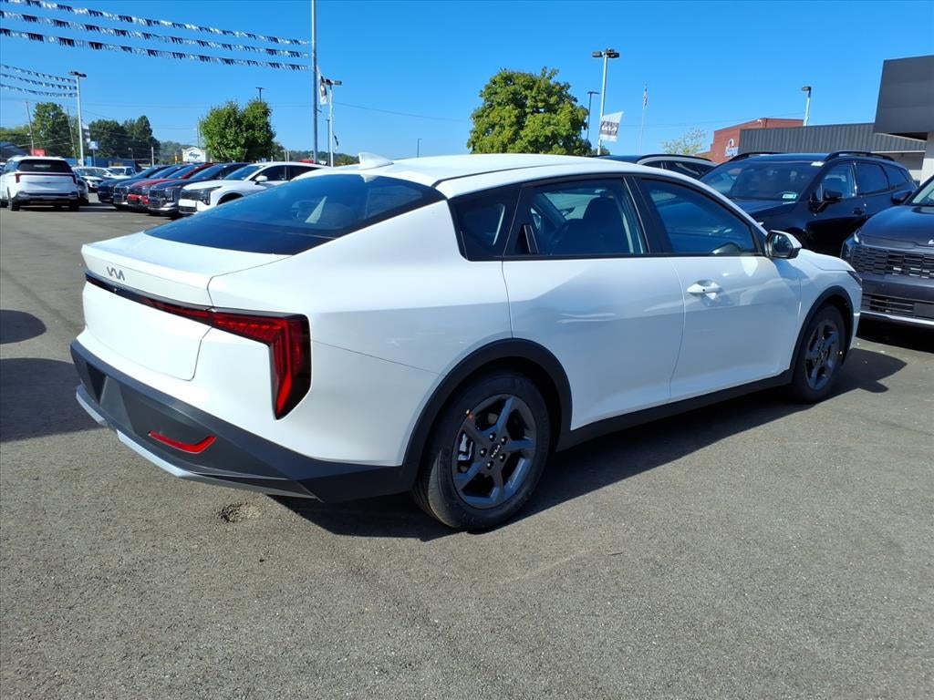 2026 Kia K4 LXS