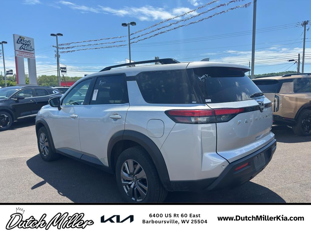 2025 Nissan Pathfinder SV