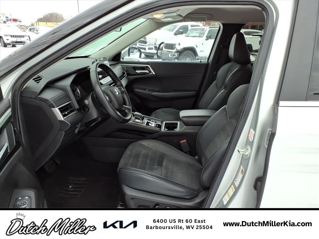 2024 Mitsubishi Outlander SE