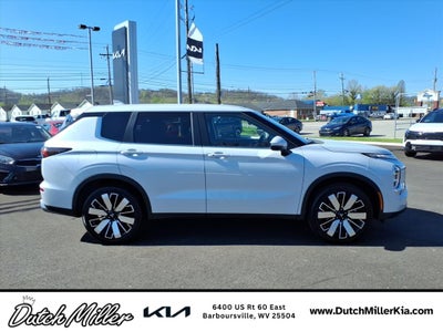 2025 Mitsubishi Outlander SE